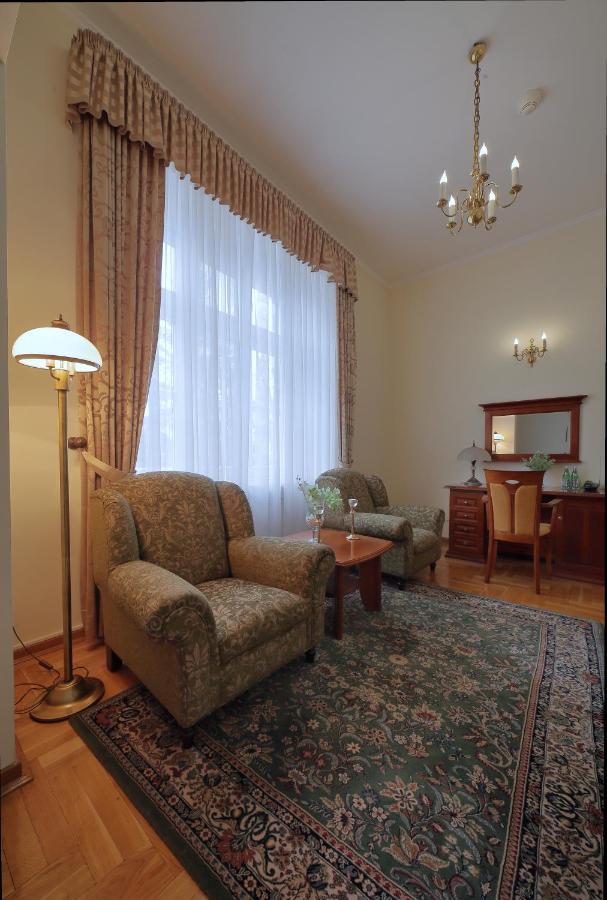 Palac Pod Kampinosem - Blisko Warszawy Leszno  Exterior photo
